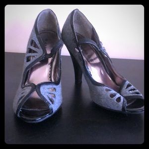 Rampage gray heels with black accent and cutouts